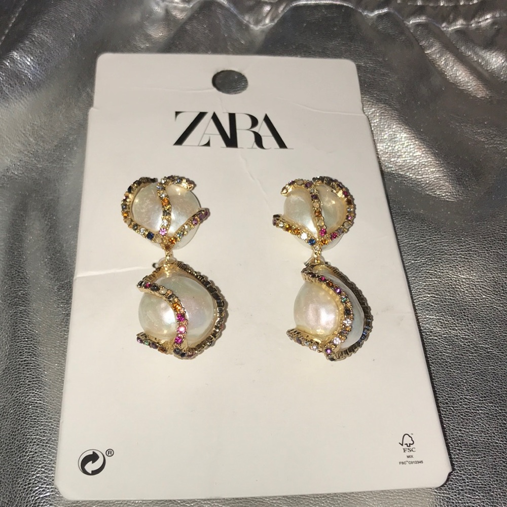 Zara Large Pearl Earrings - Picture 3 of 3